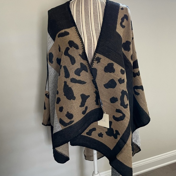 Women's Open Front Leopard Print Ruana Wrap Kimono - Picture 7 of 11